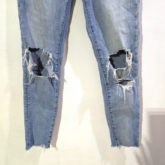 American Eagle| Women's Distressed Blue Jegging Jeans - Picture 3 of 12